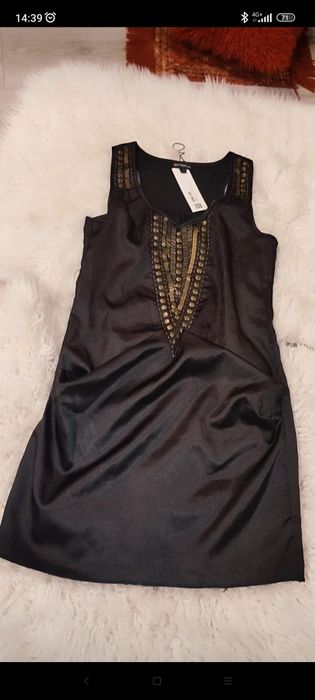 Rochie noua, neagra cu imprimeu aztec auriu pe piept