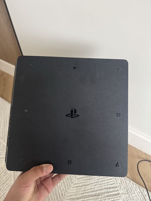 Продам PlayStation 4 Slim 500 ГБ