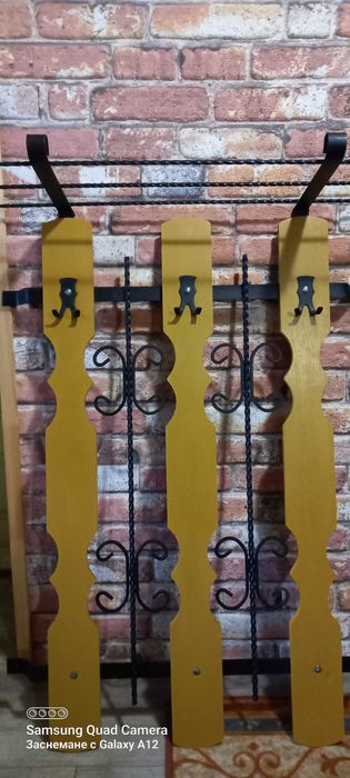 Стенна закачалка-дърво и ковано желязо