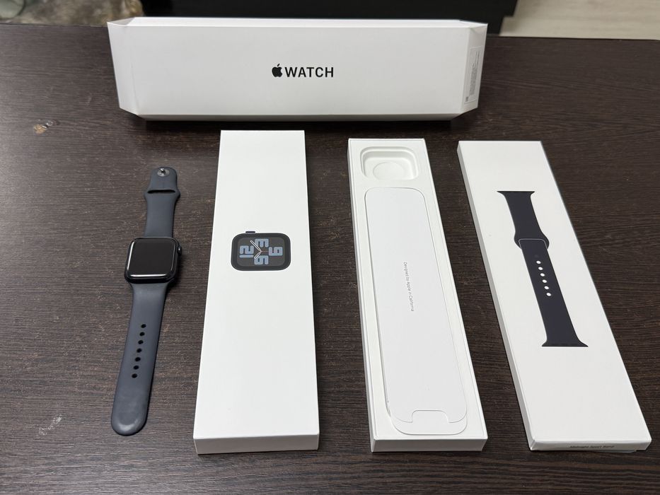 Продам Часы Apple Watch SE 2 44 мм черно-синий