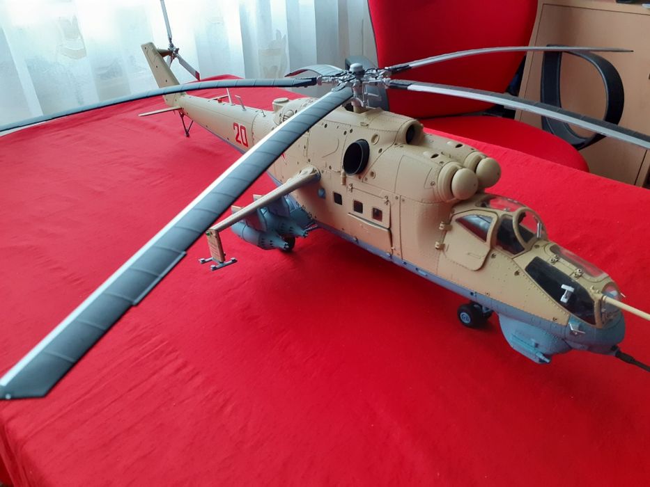 Vând machete la pachet Aro+elicopter