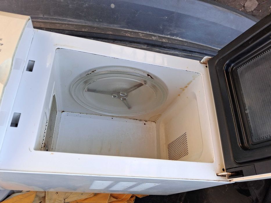 Продавам микровълнова печка