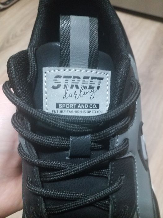 Продам новые кроссовки