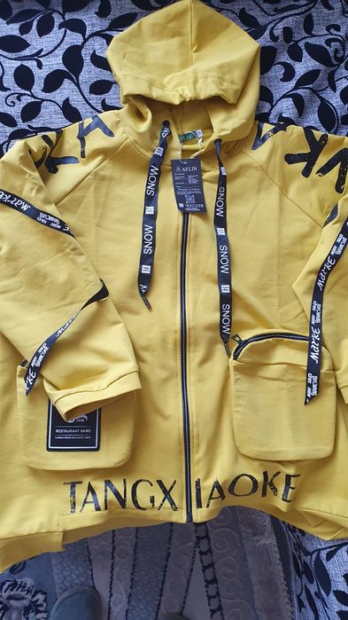 Продаётся костюм.