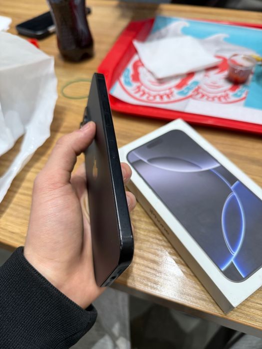 iPhone 16 pro max black, 256GB, dualsim, 94%.