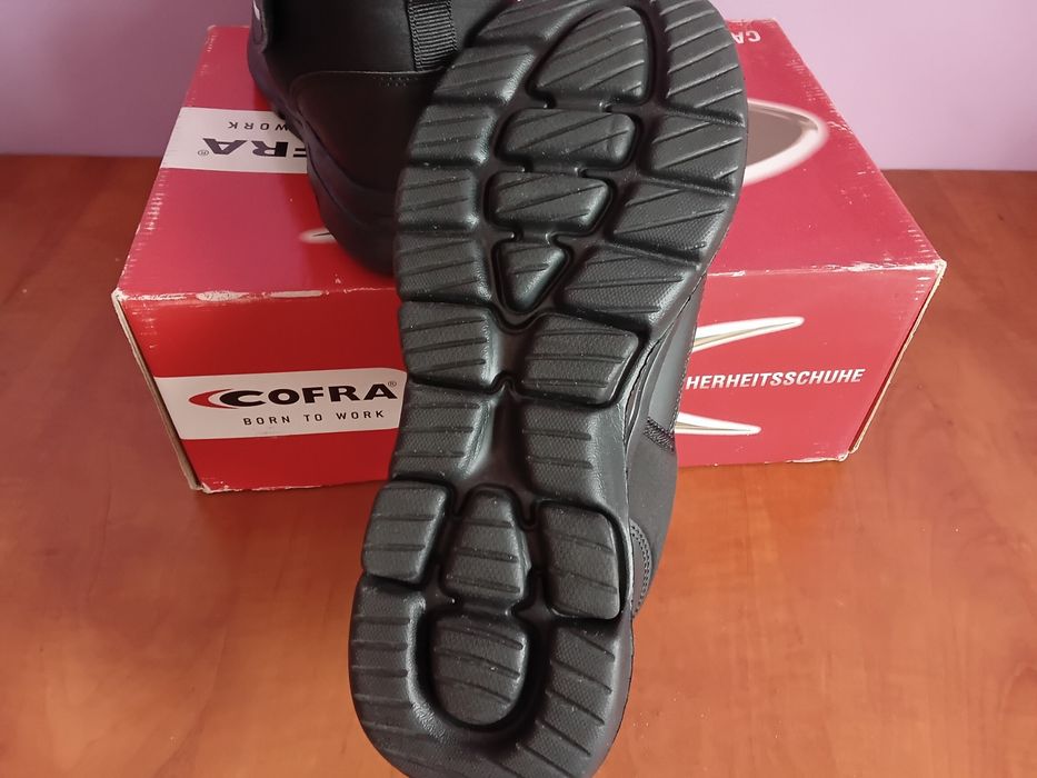 Vând Ghete de Iarnă Impermeabile Marimea  41  Unisex Noi