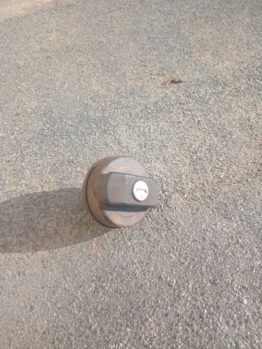 Продавам капачка за резервоар