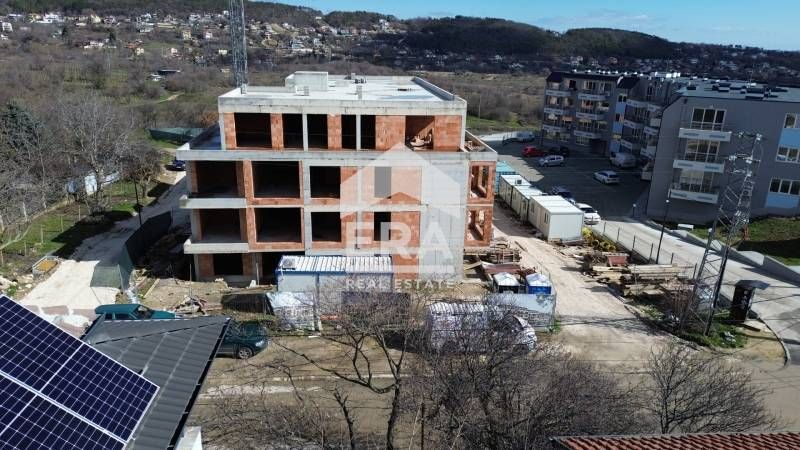 Двустаен южен апартамент за продажба, със собствен двор, в новострояща