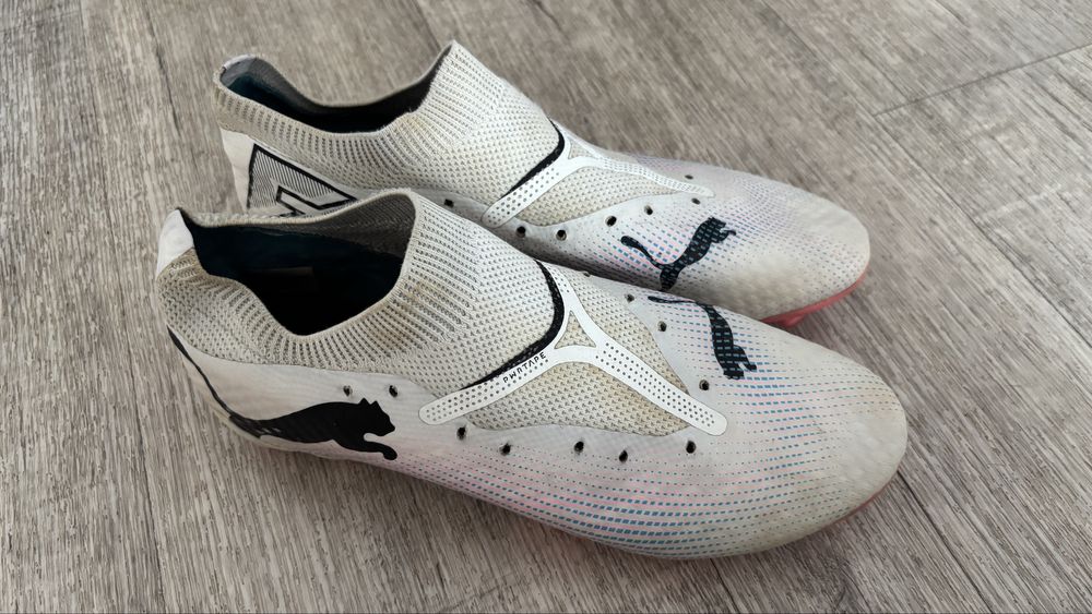 Продам футбольные бутсы