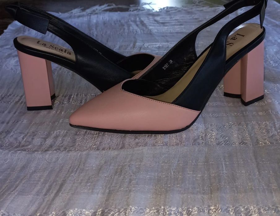 Не подошёл размер обуви. Новые. Неодеванные.