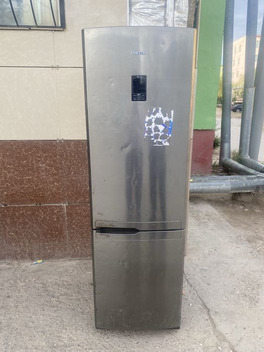 Холодильник Samsung