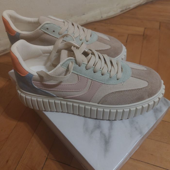 Нови дамски, цветни маратонки