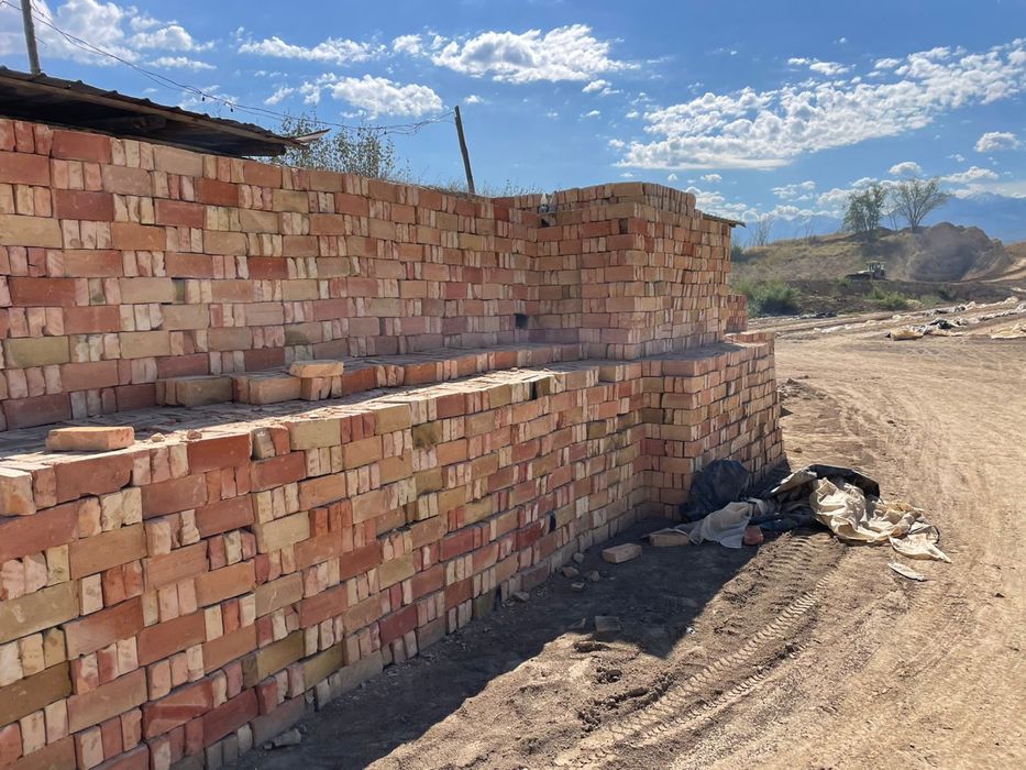 Красный кирпич одинарный.