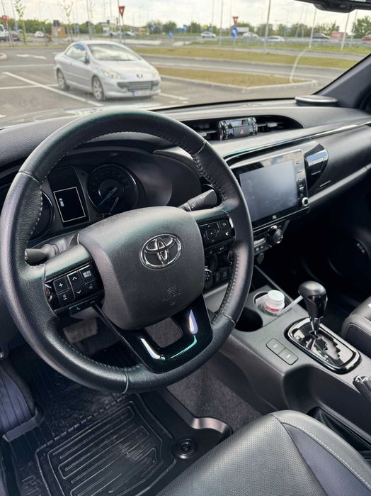 Toyota Hilux Invincible 2.8D 4x4 automat 2022 - impecabil, doar garaj, versiune Germania