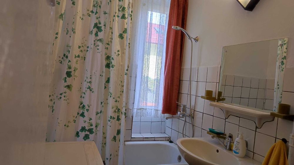 Inchiriez apartament 2 camere in Resita + loc de parcare - Zona Centrala (Facultate / Liceul Traian Lalescu)