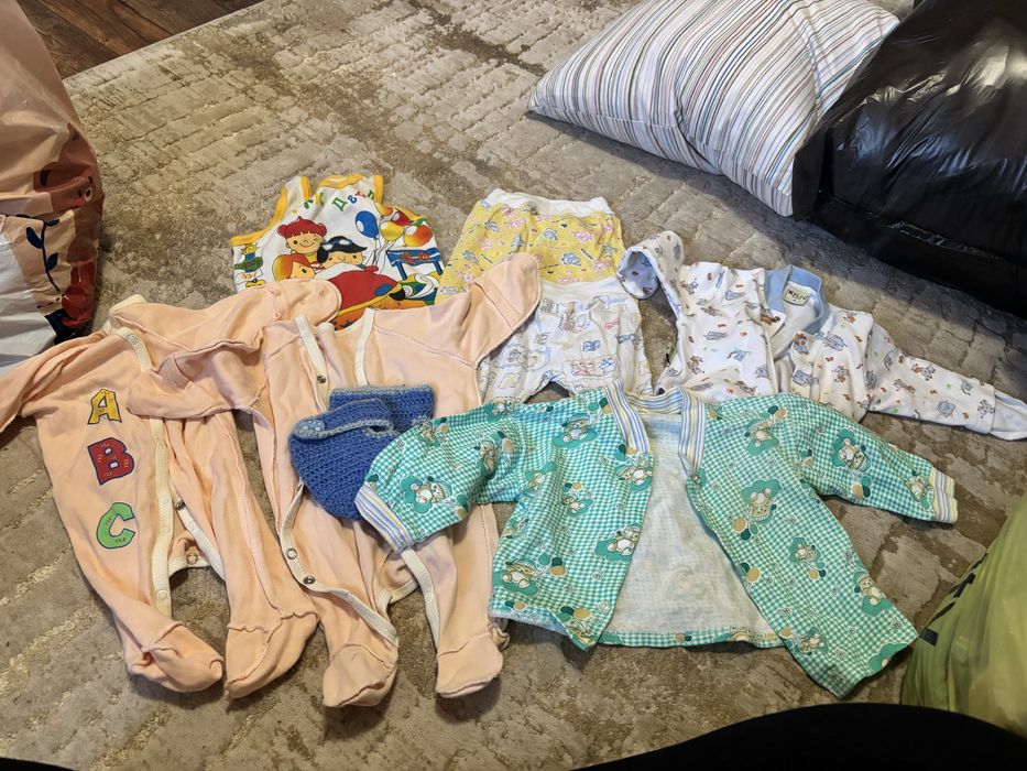 Отдам бесплатно 2 пакета вещей