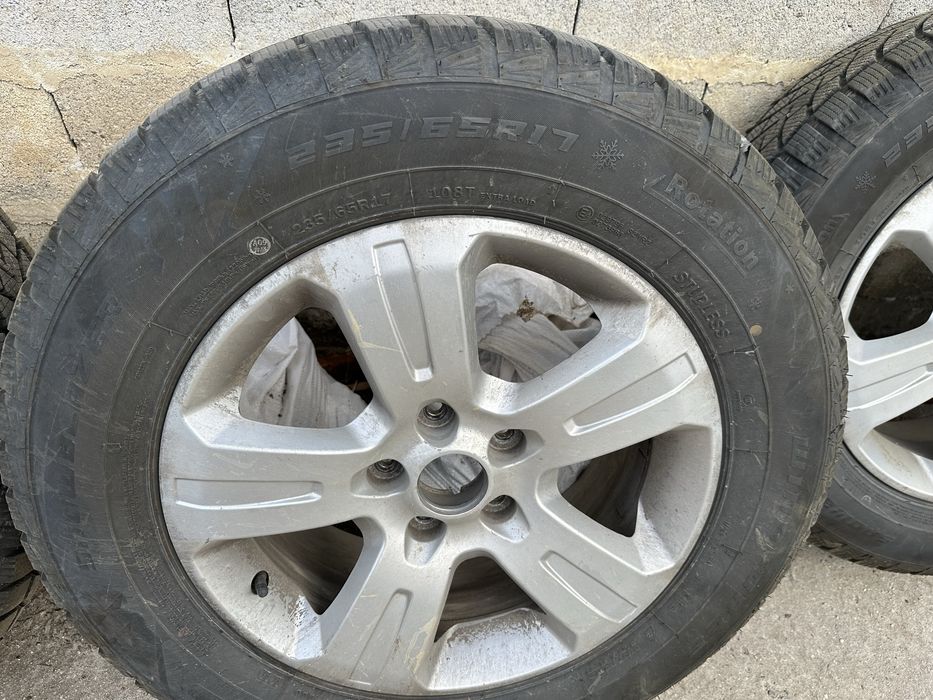 Джанти със зимни гуми 235/65R17