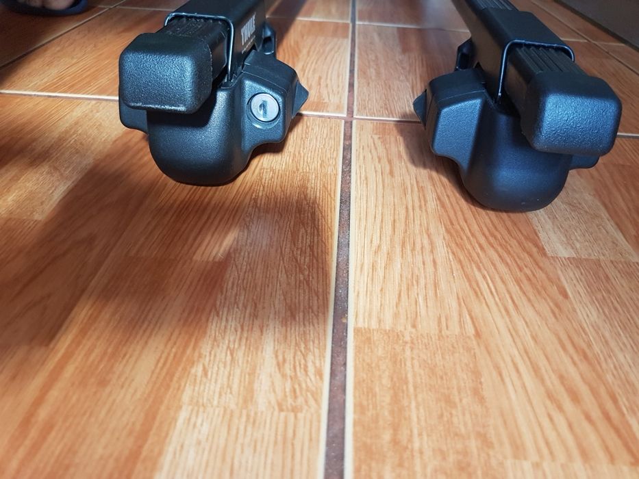 Pentru auto cu bare pe plafon 1m intre ele +/-  Thule bare portbagaj