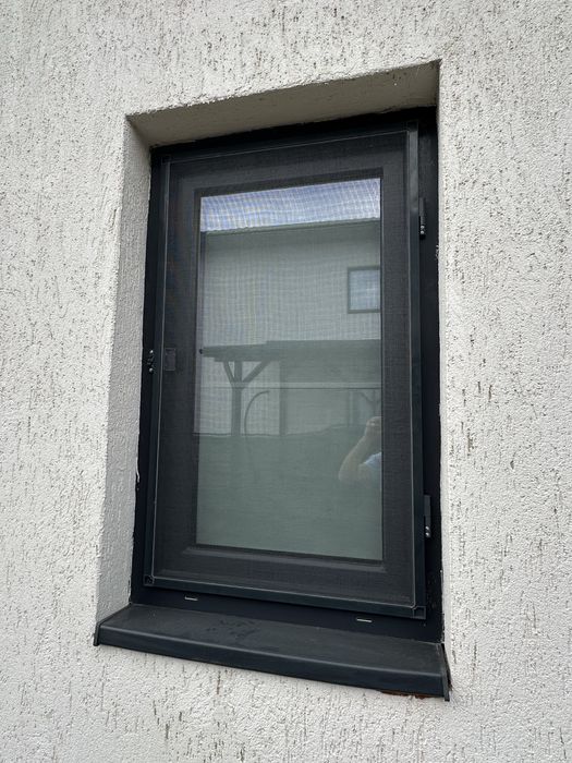 Plase de tantari/insecte, rulouri exterioare, glaf geam