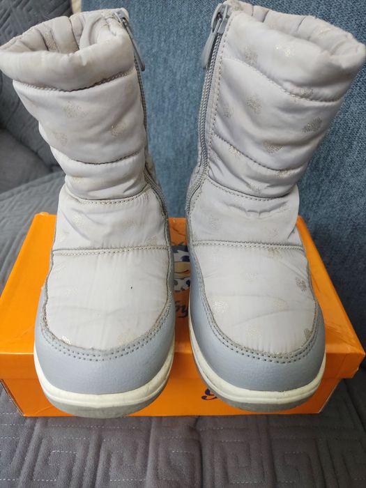 Продам детскую обувь