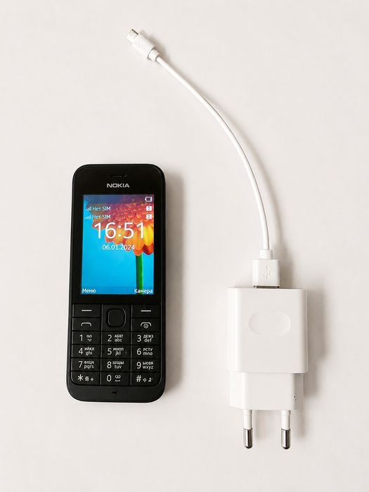 Nokia 220 + зарядка