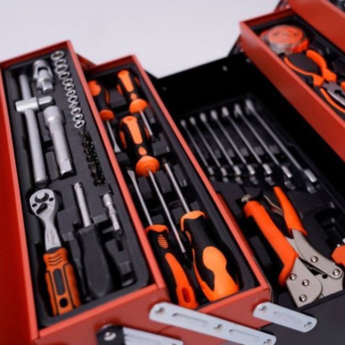 Комплект инструменти 147 бр. в метален куфар