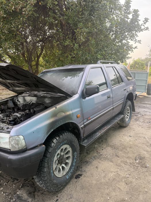 Машина Opel Frontera