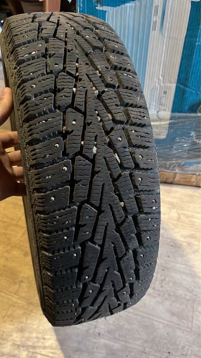 Продам шины зимние шипованные
