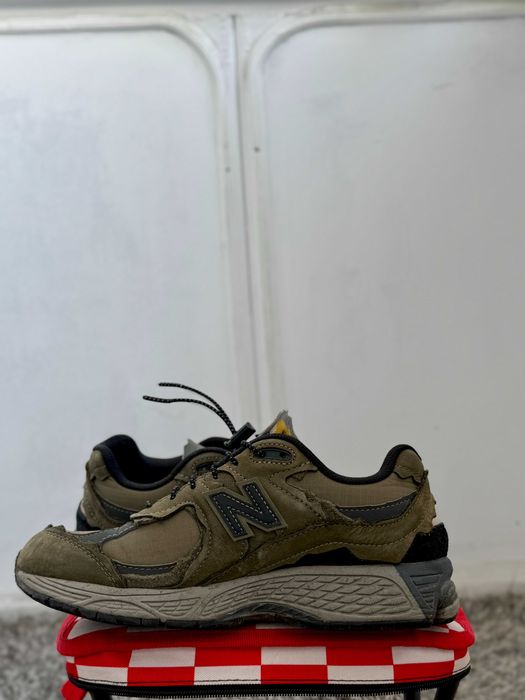 New Balance 2002R