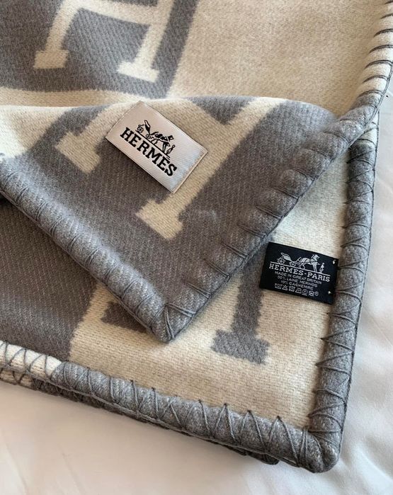 Hermes одеяло и възглавница