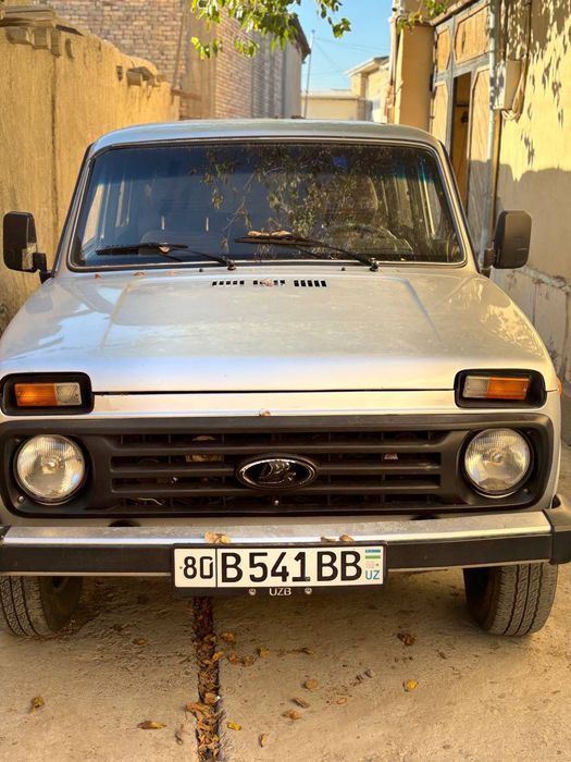 Продаётся нива 2131 5дверная