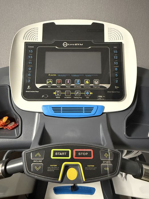 Продам. Беговая дорожка Life Gym 550