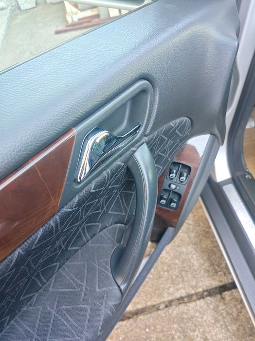 Продава се лек автомобил Mercedes C 24, бензин, 2002г.0