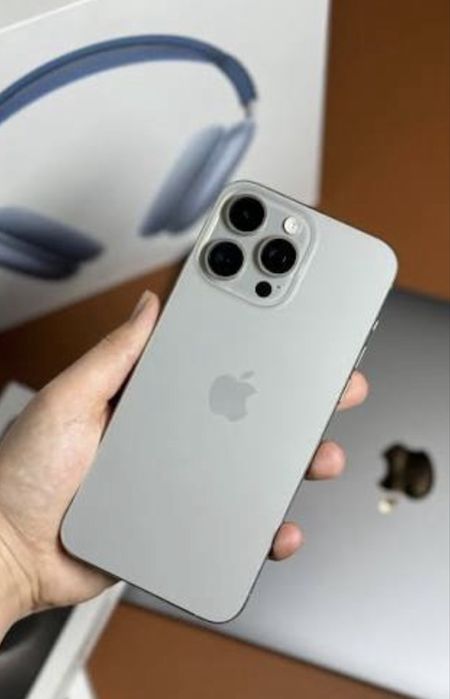 Продам Айфон 15 Про макс
