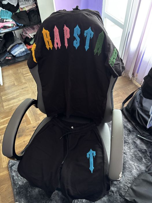 Trapstar екип като нов