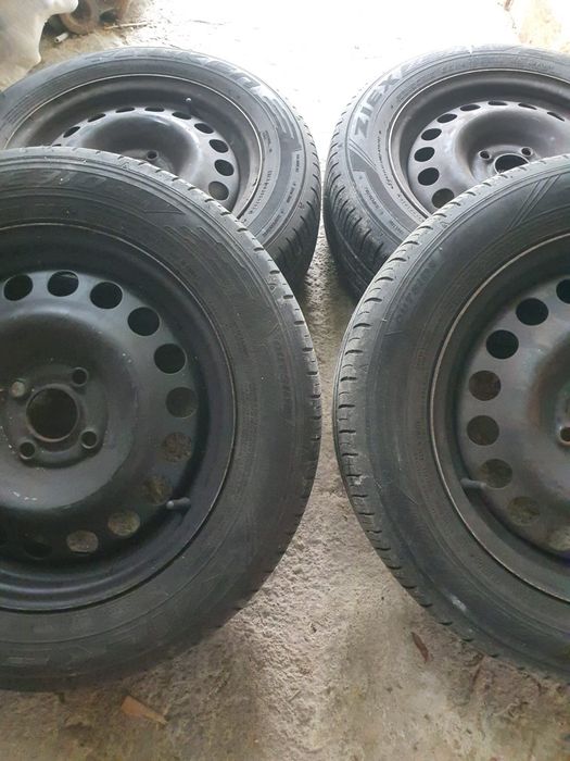 Cauciucuri de iarnă cu jante et49  195 60 r15