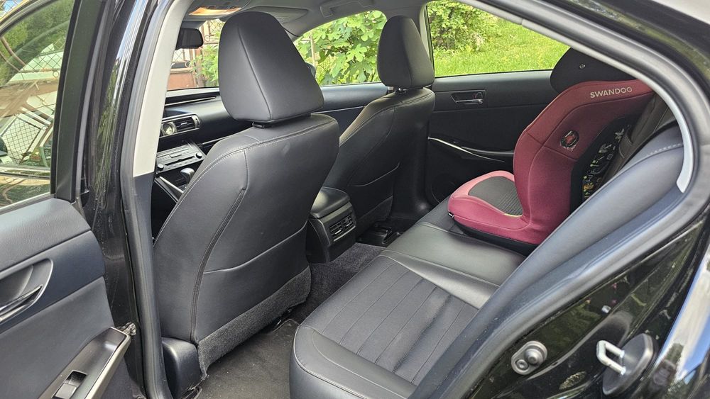 Lexus IS300H hibrid