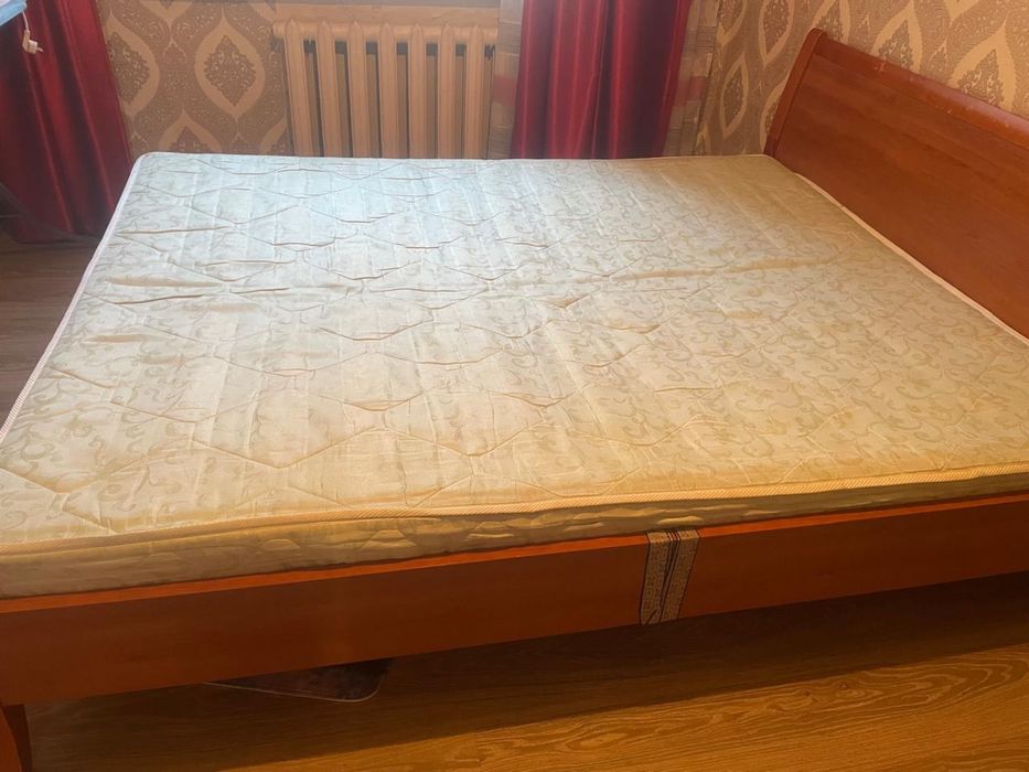 Срочно Кровать с матрасом