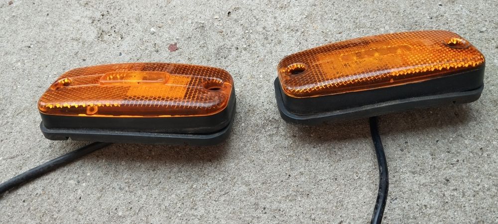 Vand doua lampi agabaritice si una lampa semnalizare RENAULT 18 noua