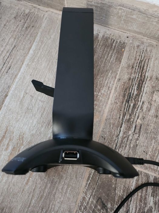 Suport casti cu port USB