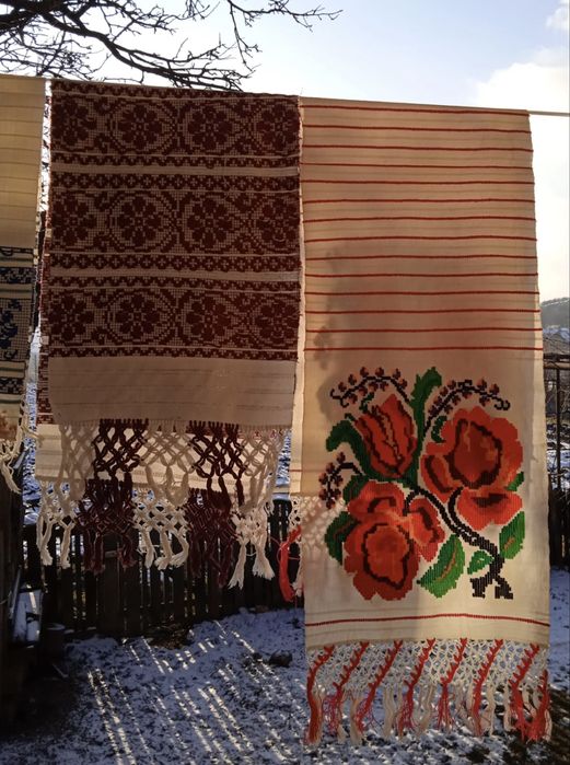 Vand coverturi , prosoape , paturi , fete de masa traditionale