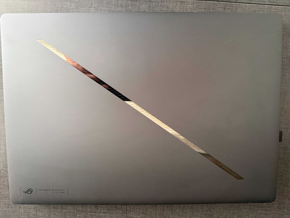 ASUS ROG Zephyrus G16 Ryzen AI 9 HX 370