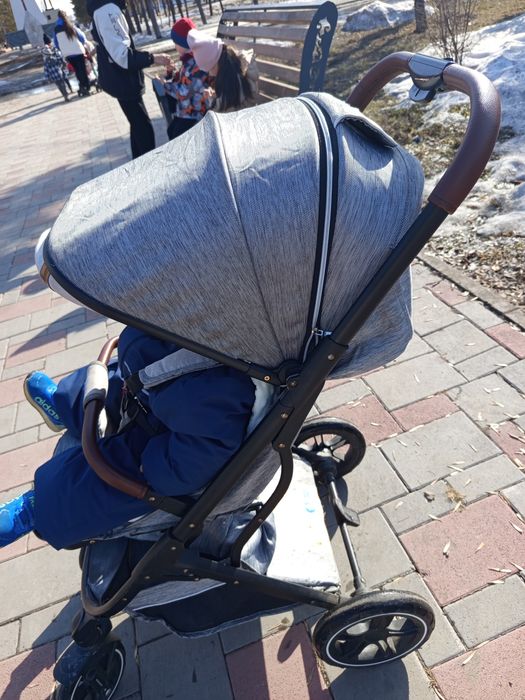 Продам коляску прогулочную