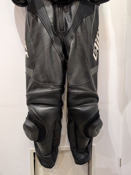 Combinezon Costum moto piele Dainese Avro D1, marime: 48