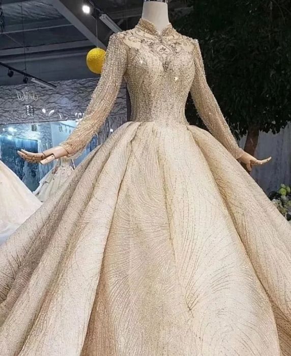 Платье вечернее пышное