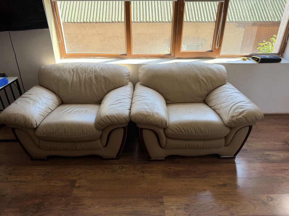 Кожаный диван и кресла