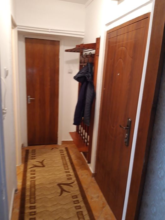 Închiriez garsoniera