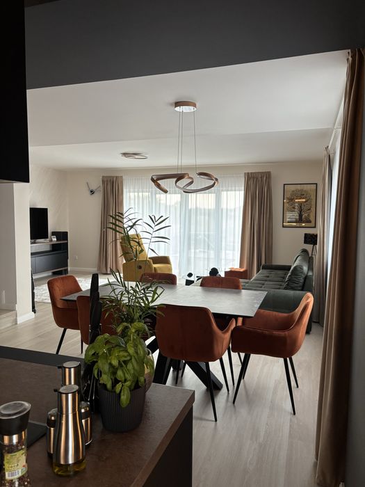 Casă modernă, complet mobilată și utilată, gata de mutat