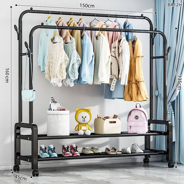 Вешалка с колесами