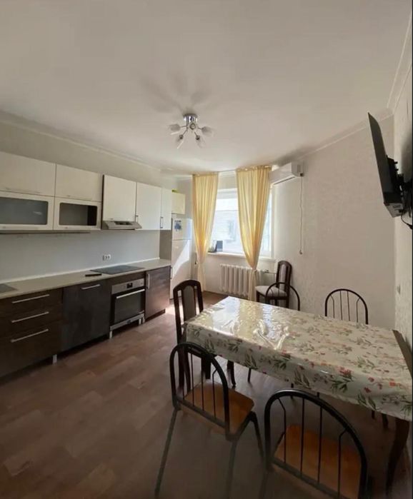 Большая 2-комнатная 84 м²